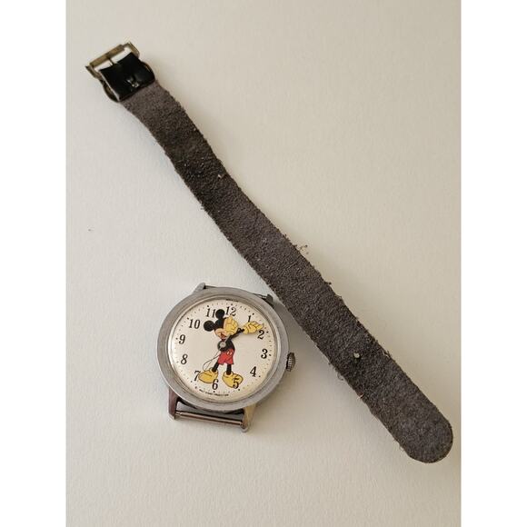 1970s Mickey Mouse Wind Up Watch With Leather Band Not Working Timex - Picture 5 of 6